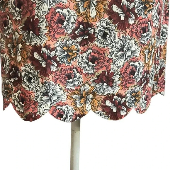 BANANA REPUBLIC dress size 2 It is a beautiful dress with a floral pattern. - Picture 4 of 5